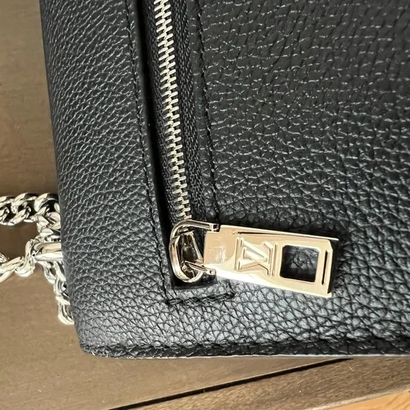 Louis Vuitton MyLockme Chain Bag - MINT CONDITION - Black Leather, Silver - Picture 7 of 8